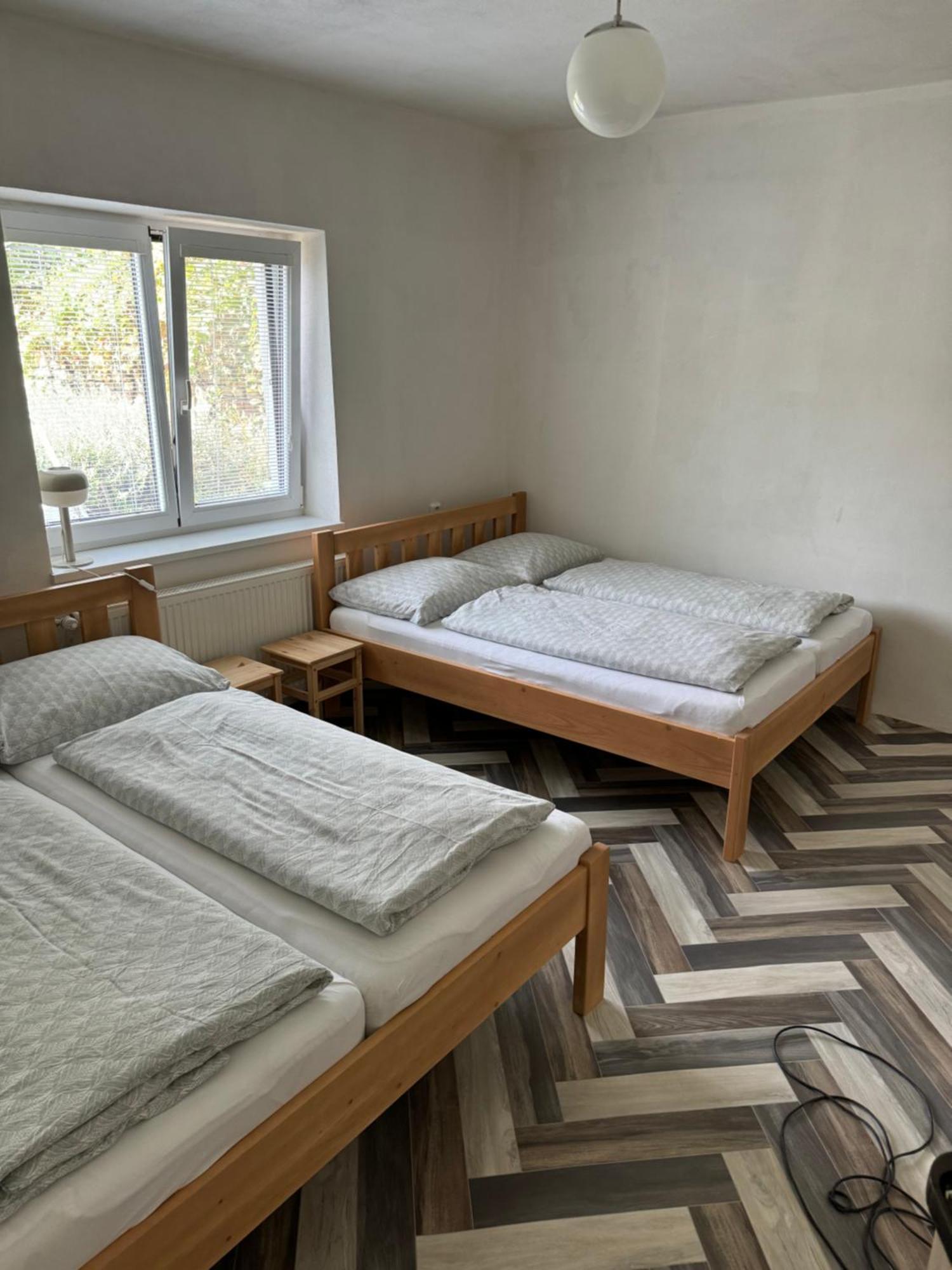 Mikulovska Chalupa Se Sklepem Exterior photo